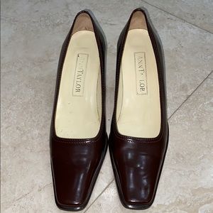 Ann Taylor Dark Brown 2 1/2” Square Toe He…